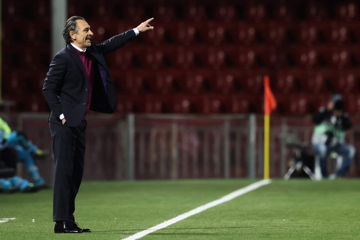 Cesare Prandelli dà indicazioni a bordo campo (LaPresse) - FiorentinaUno.com