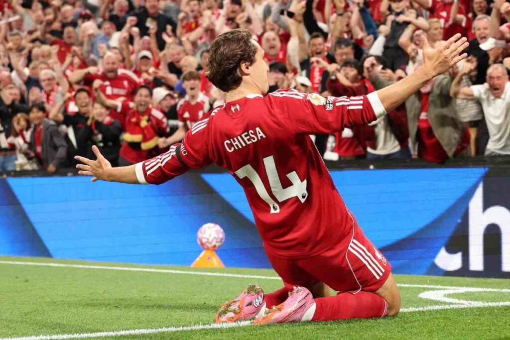 Chiesa esulta dopo un gol