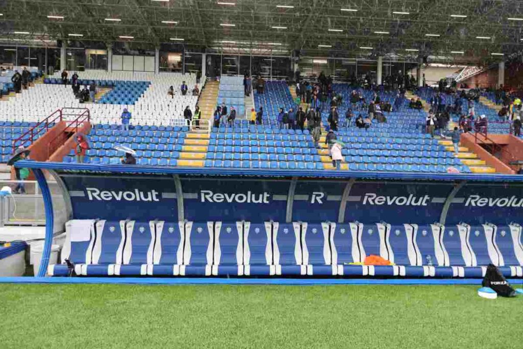 Una panchina di Serie A