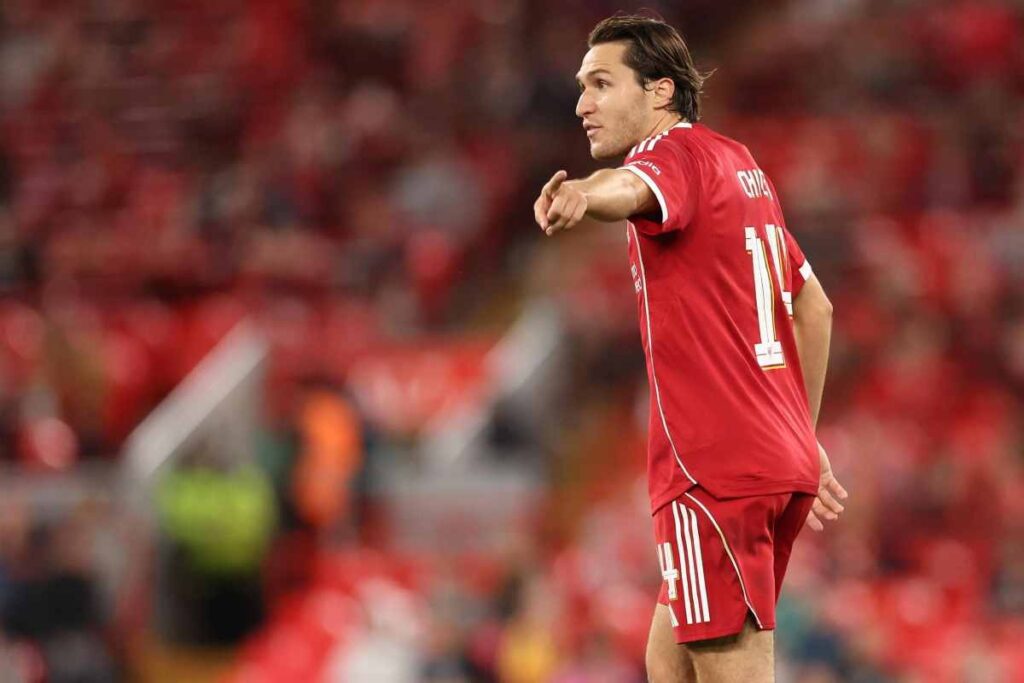 Chiesa con la maglia del Liverpool