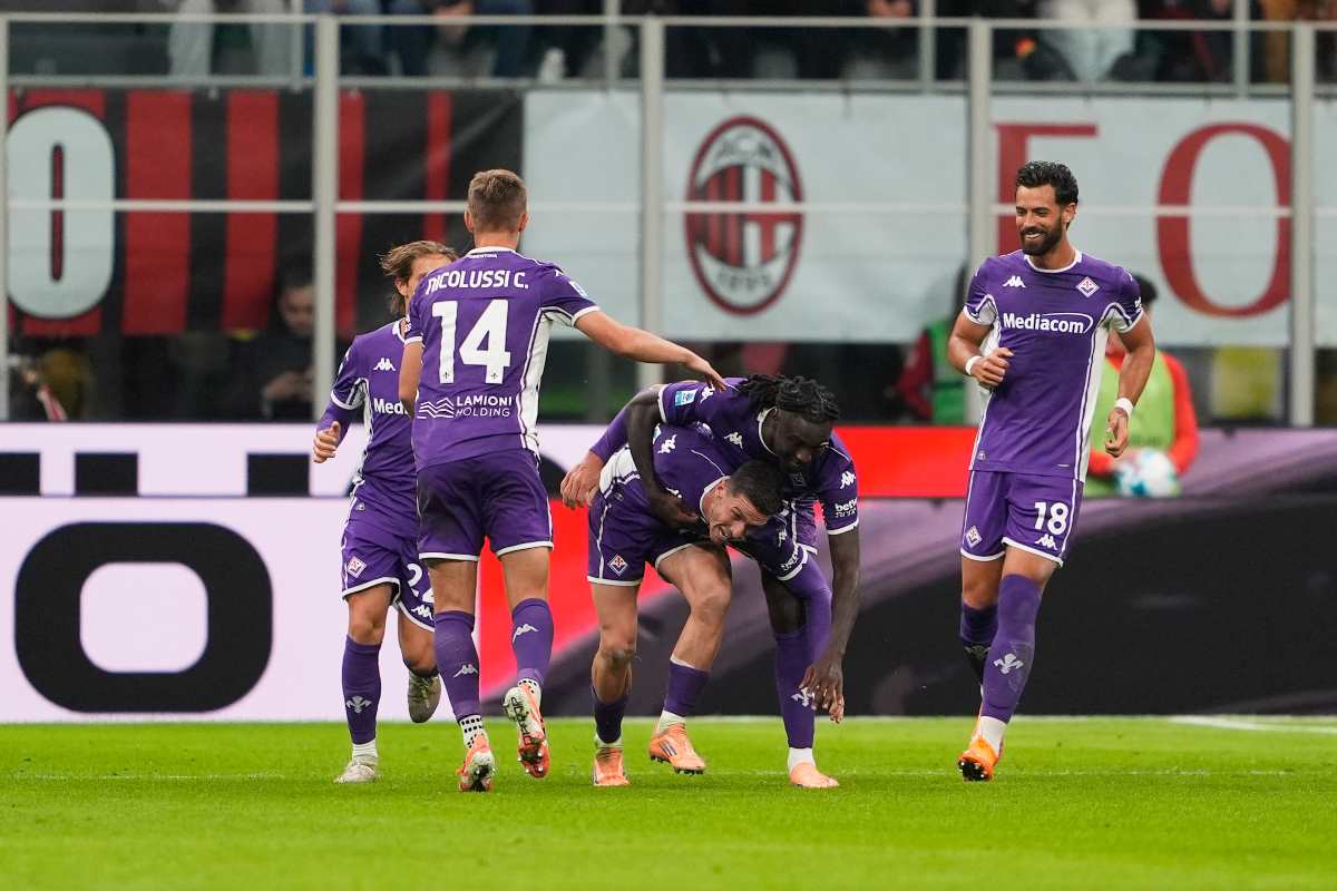 jene-stephaniuk-lkmGeyLItrw-unsplash-ls I giocatori della Fiorentina esultano per un gol segnato al Milan (LaPresse) - FiorentinaUno.com