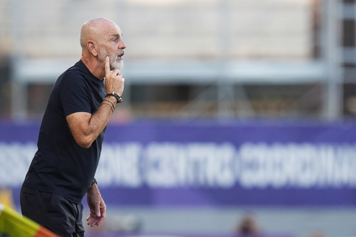 jene-stephaniuk-lkmGeyLItrw-unsplash-ls Stefano Pioli a bordocampo allo stadio Franchi (LaPresse) - FiorentinaUno.com