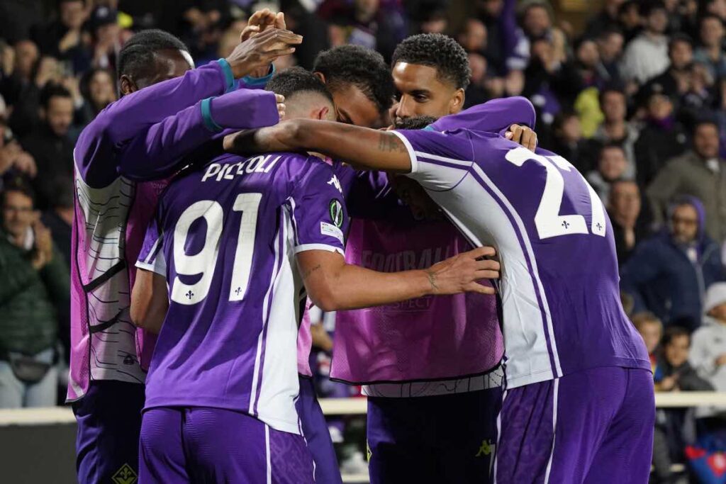 I giocatori della Fiorentina esultano dopo un gol (LaPresse) - FiorentinaUno.com