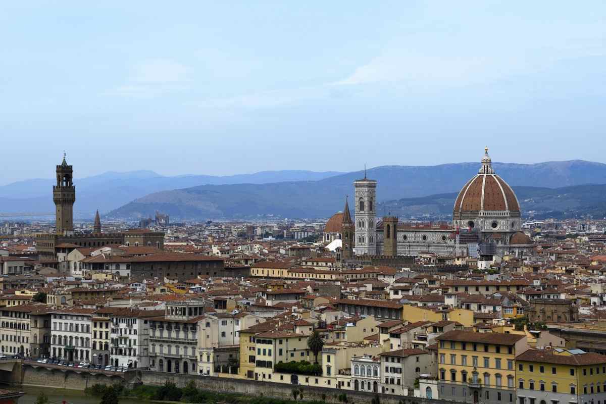 jene-stephaniuk-lkmGeyLItrw-unsplash-ls Firenze vista dall'alto