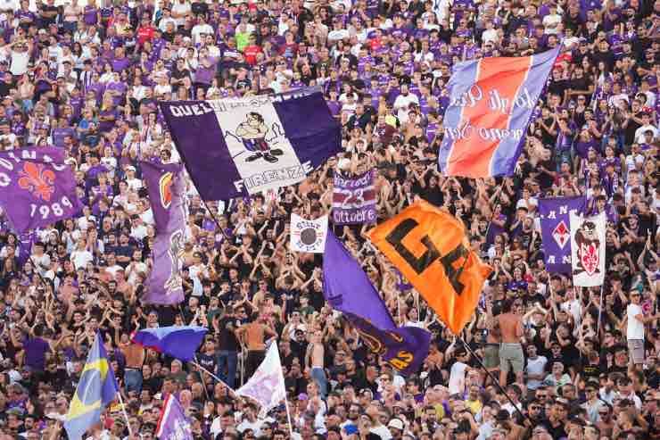 I tifosi della Fiorentina in tribuna allo stadio Franchi (LaPresse) - FiorentinaUno.com