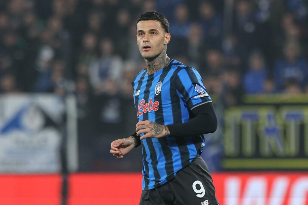 Gianluca Scamacca in azione con l'Atalanta