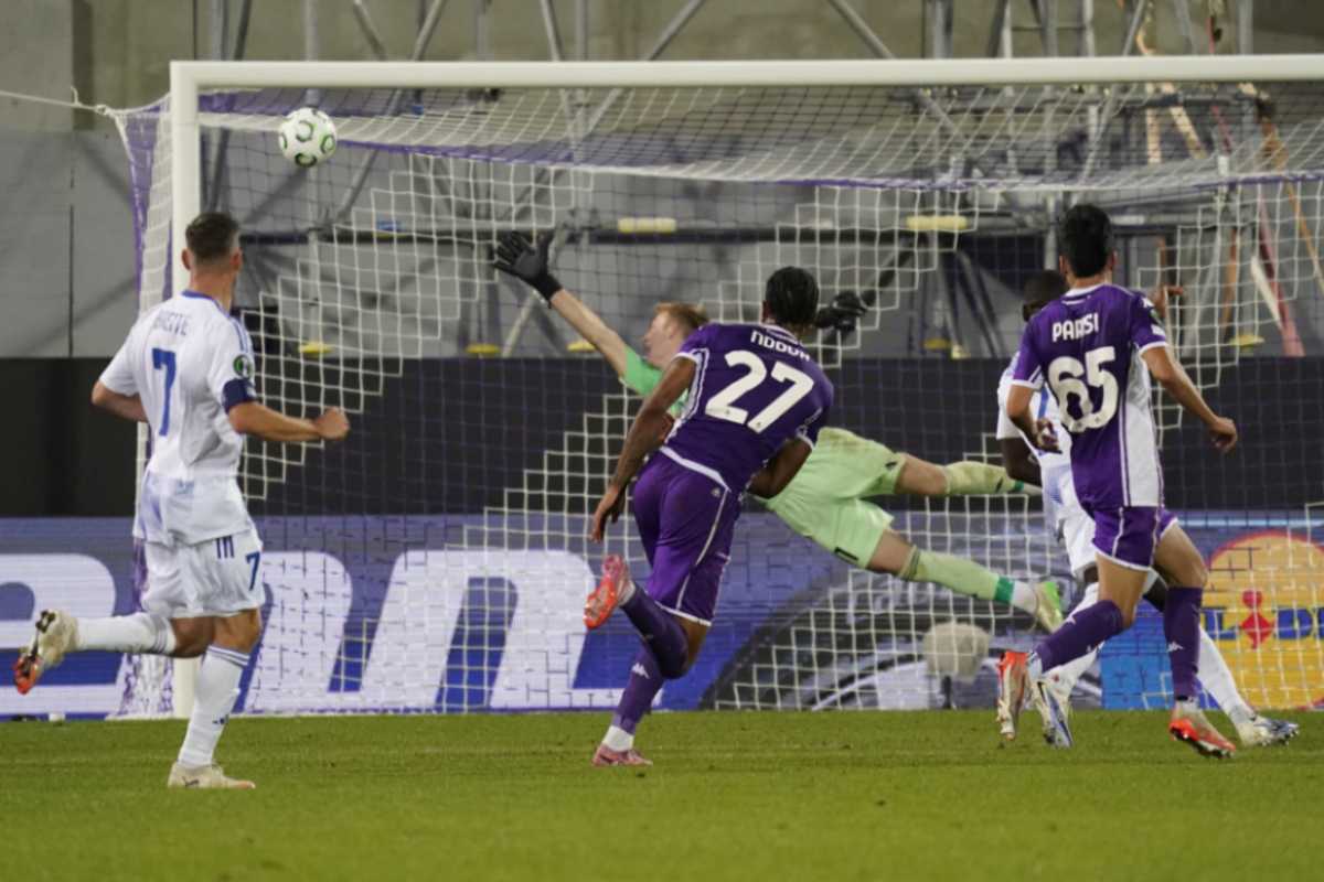 Cher Ndour segna il 2-0 contro il Sigma Olomouc in Conference League (LaPresse) - FiorentinaUno.com