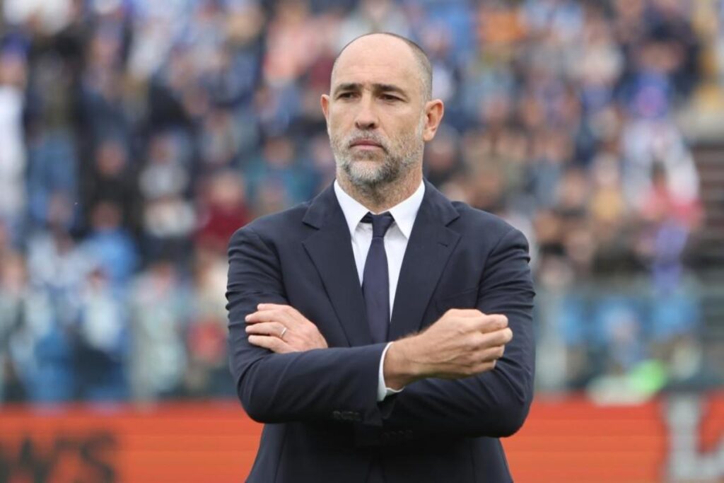 Igor Tudor a braccia conserte preoccupato