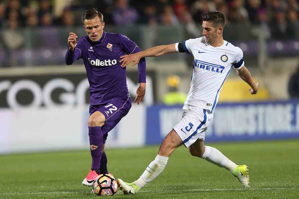 Josip Ilicic a contrasto con Gagliardini in Fiorentina-Inter (OneFootball) - FiorentinaUno.com