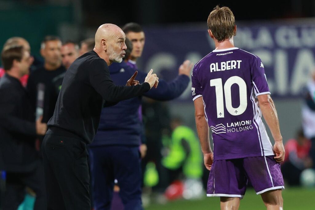 Stefano Pioli a colloquio con Gudmundsson (OneFootball) - FiorentinaUno.com