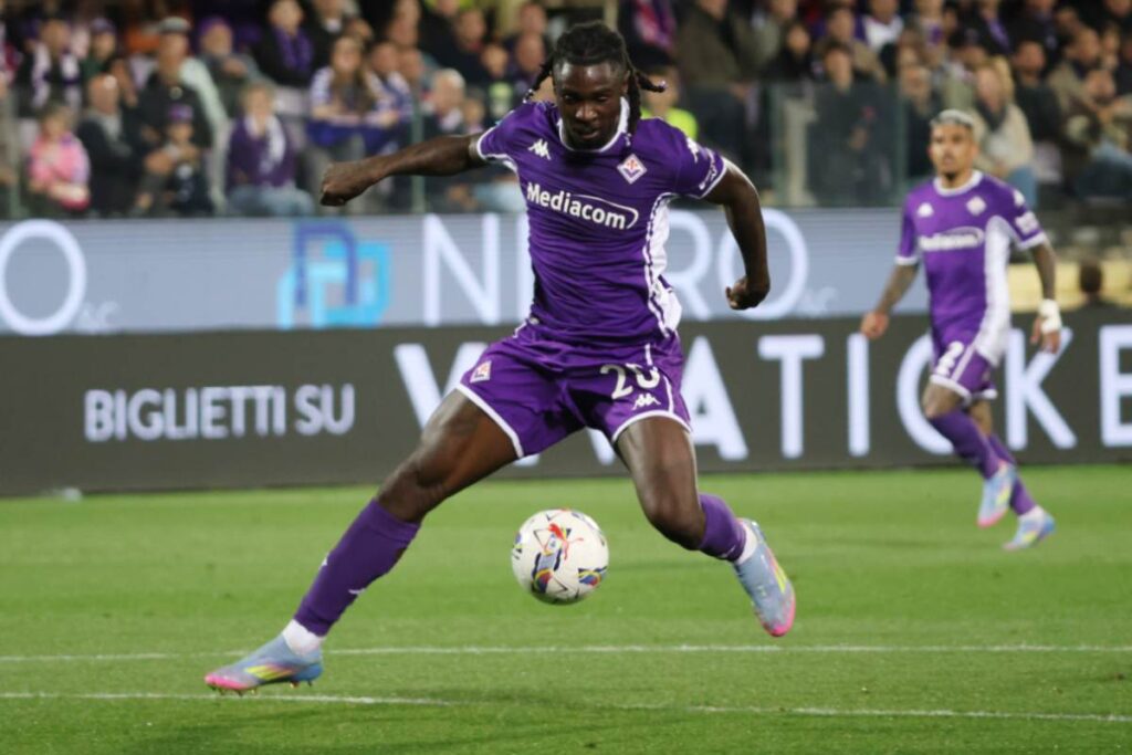 Moise Kean in campo durante Fiorentina-Bologna (LaPresse) - FiorentinaUno.com