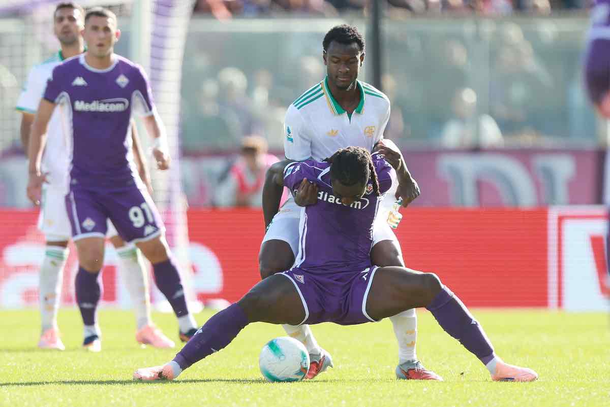 Moise Kean protegge palla contro Evan Ndicka (OneFootball) - FiorentinaUno.com