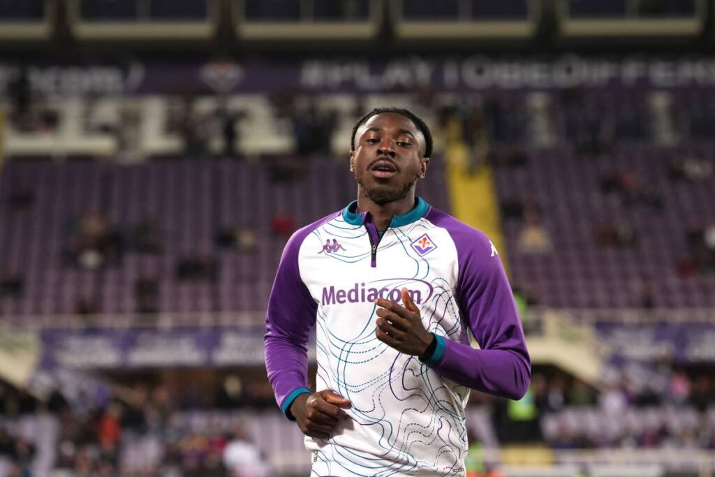 Kean in riscaldamento al Franchi (LaPresse) - FiorentinaUno.com