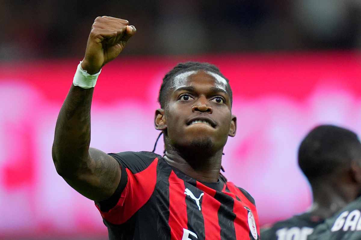 Leao esulta dopo un gol