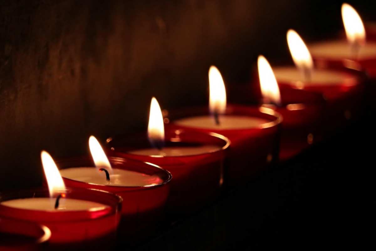 jene-stephaniuk-lkmGeyLItrw-unsplash-ls Luci per il lutto