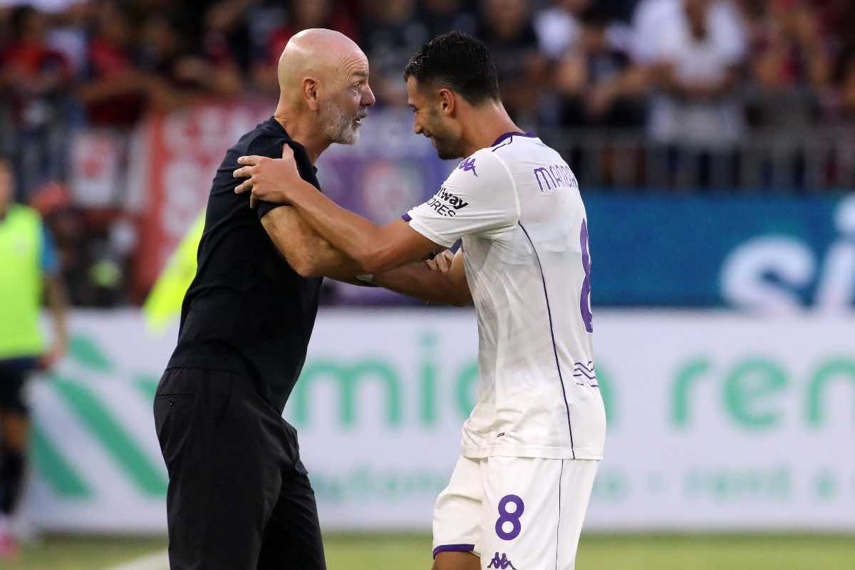 Rolando Mandragora abbraccia Stefano Pioli (OneFootball) - FiorentinaUno.com