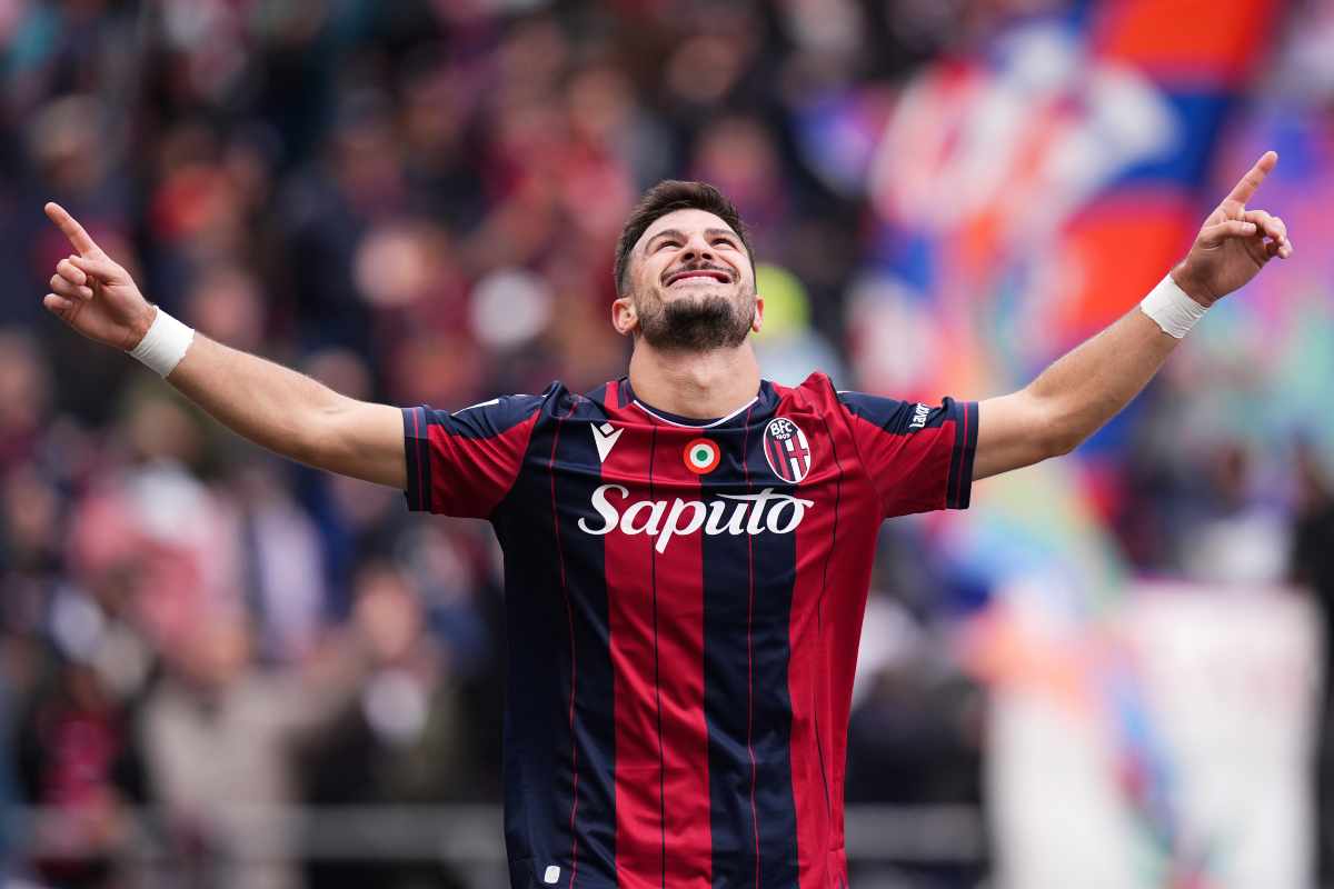 Riccardo Orsolini esulta dopo il gol segnato in Bologna-Pisa (LaPresse) - FiorentinaUno.com