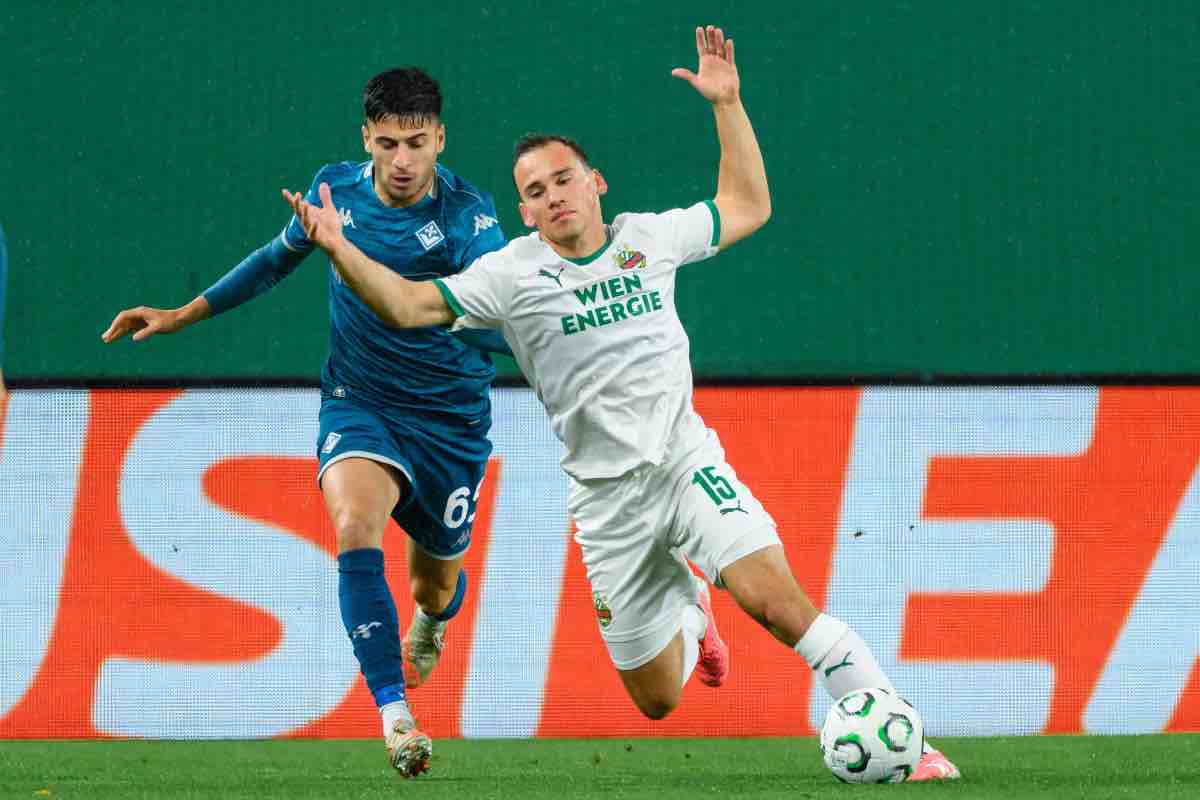 Fabiano Parisi con la maglia viola (ANSA) - FiorentinaUno.com