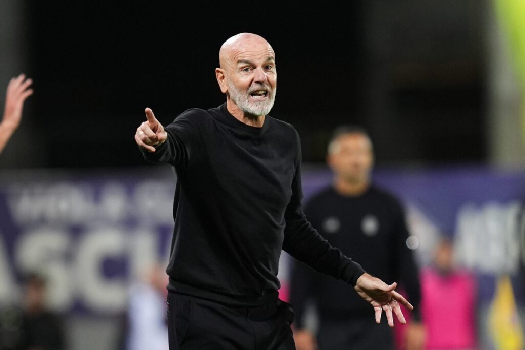 Stefano Pioli durante una partita della Fiorentina (LaPresse) - FiorentinaUno.com
