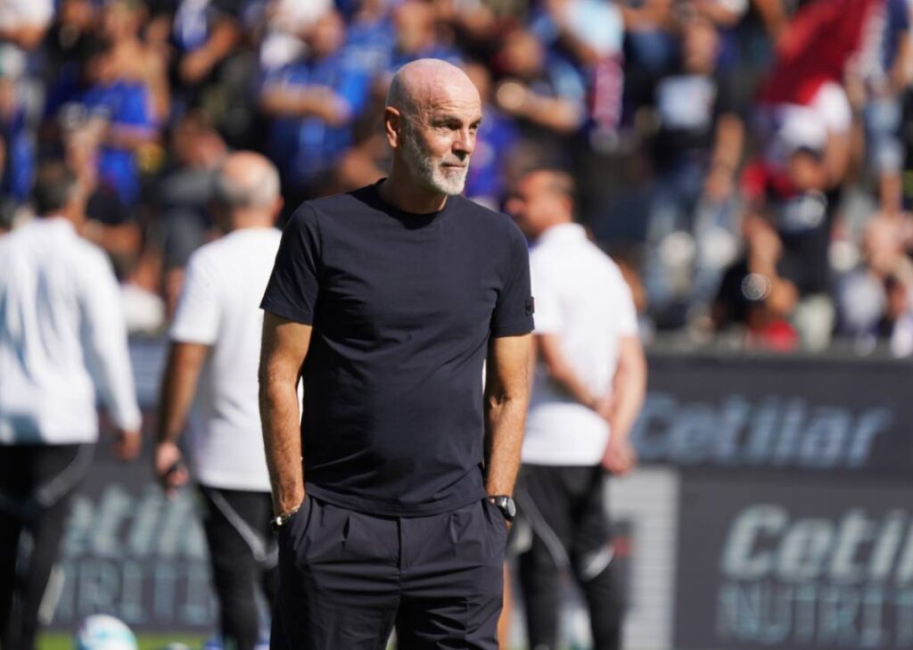 Stefano Pioli a bordo campo durante una partita della Fiorentina (LaPresse) - FiorentinaUno.com
