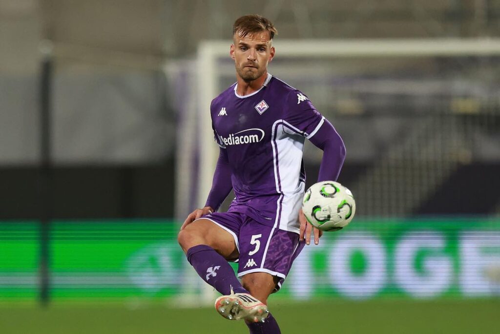 Marin Pongracic controlla un pallone al Franchi (OneFootball) - FiorentinaUno.com