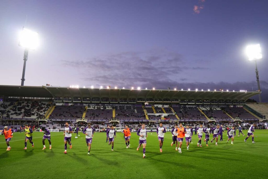 La Fiorentina si riscalda allo stadio Franchi (LaPresse) - FiorentinaUno.com