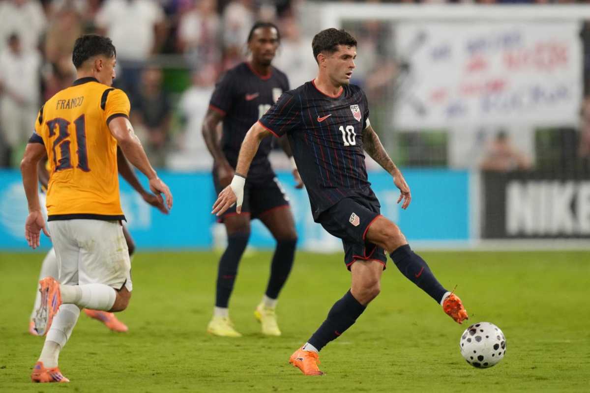 Christian Pulisic effettua un passaggio durante Ecuador-Stati Uniti (LaPresse) - FiorentinaUno.com