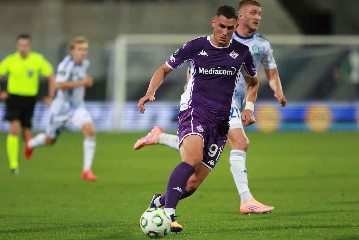 Roberto Piccoli conduce palla contro il Sigma Olomouc (OneFootball) - FiorentinaUno.com