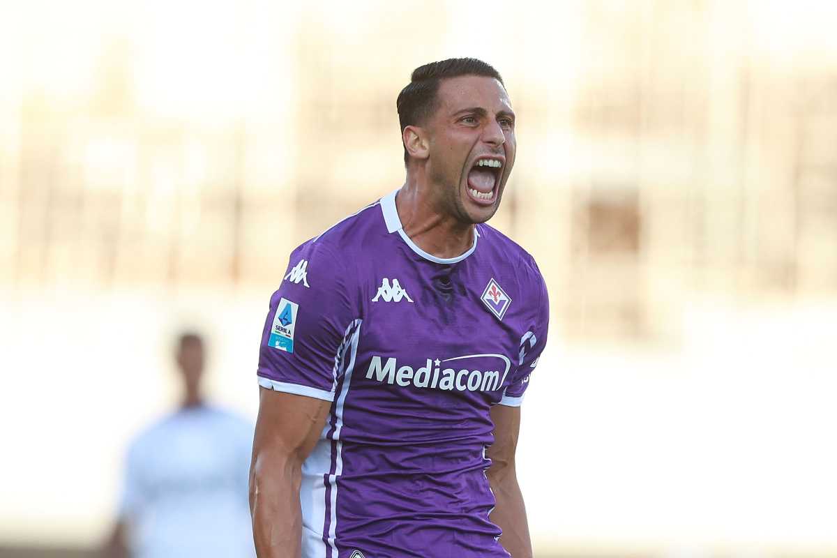 Rolando Mandragora esulta per un gol segnato in maglia viola 