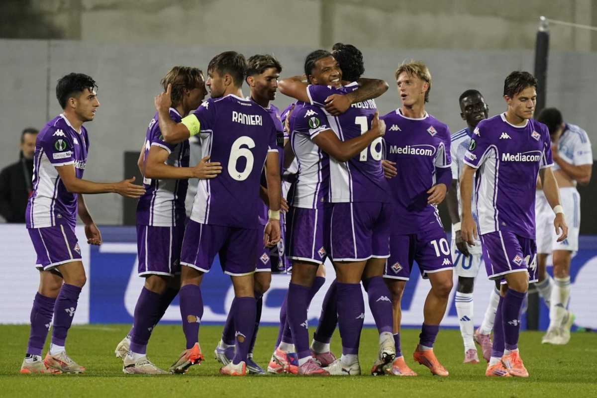 I giocatori della Fiorentina festeggiano un gol segnato al Sigma Olomouc (LaPresse) - FiorentinaUno.com 