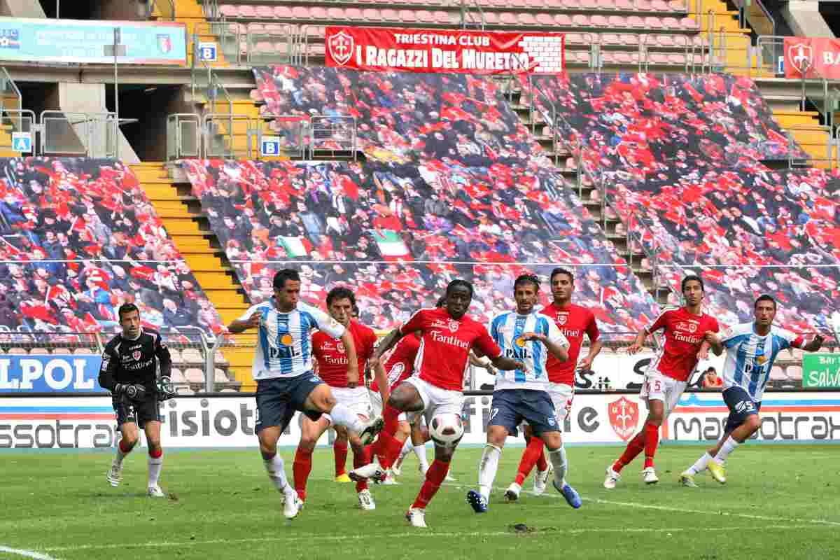 I giocatori della Triestina in campo