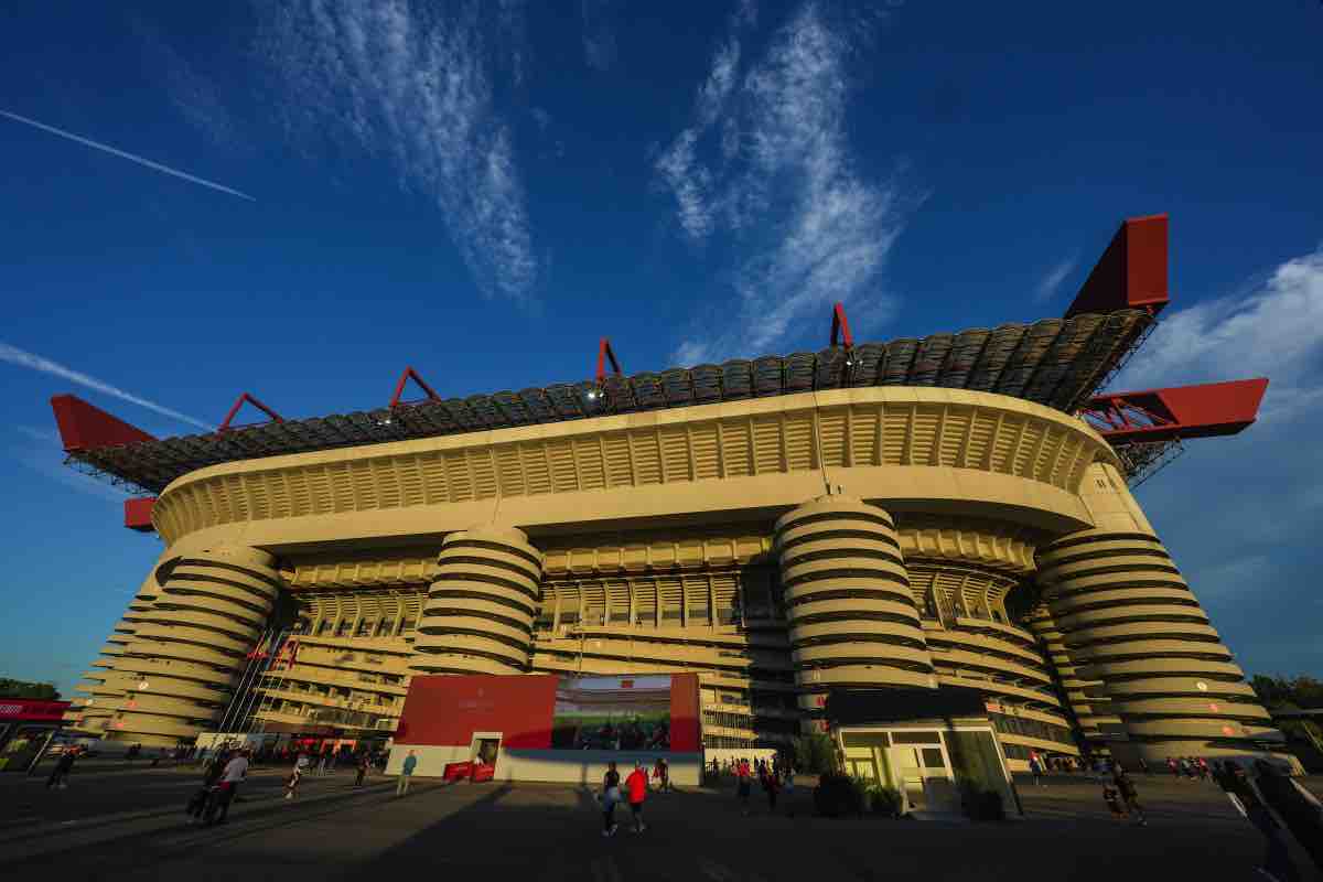 Milano, veduta esterna dello stadio Giuseppe Meazza (LaPresse) - FiorentinaUno.com