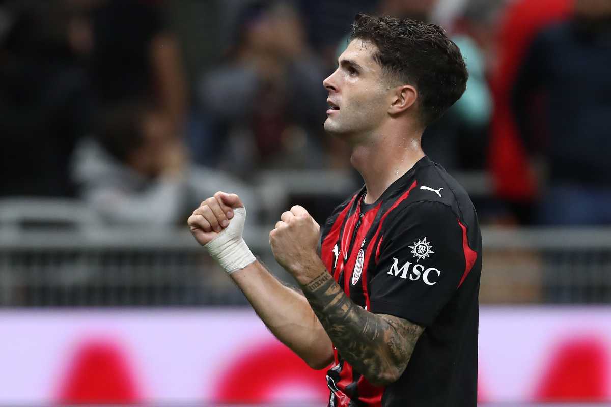Christian Pulisic esulta dopo il gol segnato al Napoli 