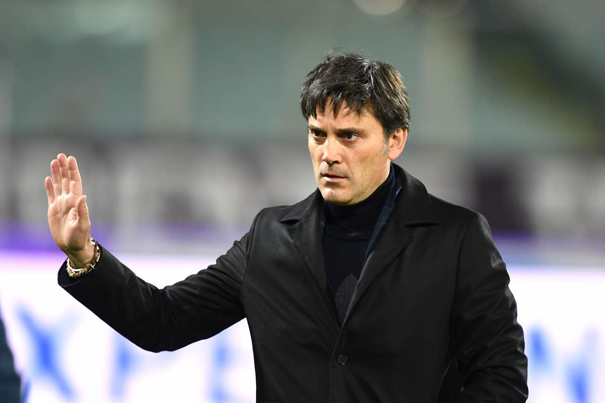 Vincenzo Montella saluta i tifosi allo stadio Franchi (LaPresse) - FiorentinaUno.com