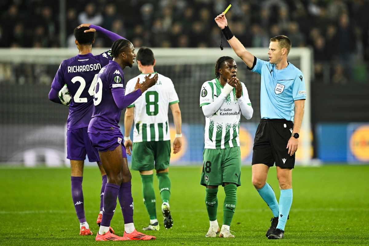 jene-stephaniuk-lkmGeyLItrw-unsplash-ls L'arbitro Yigal Frid durante San Gallo-Fiorentina di Conference League (LaPresse) - FiorentinaUno.com
