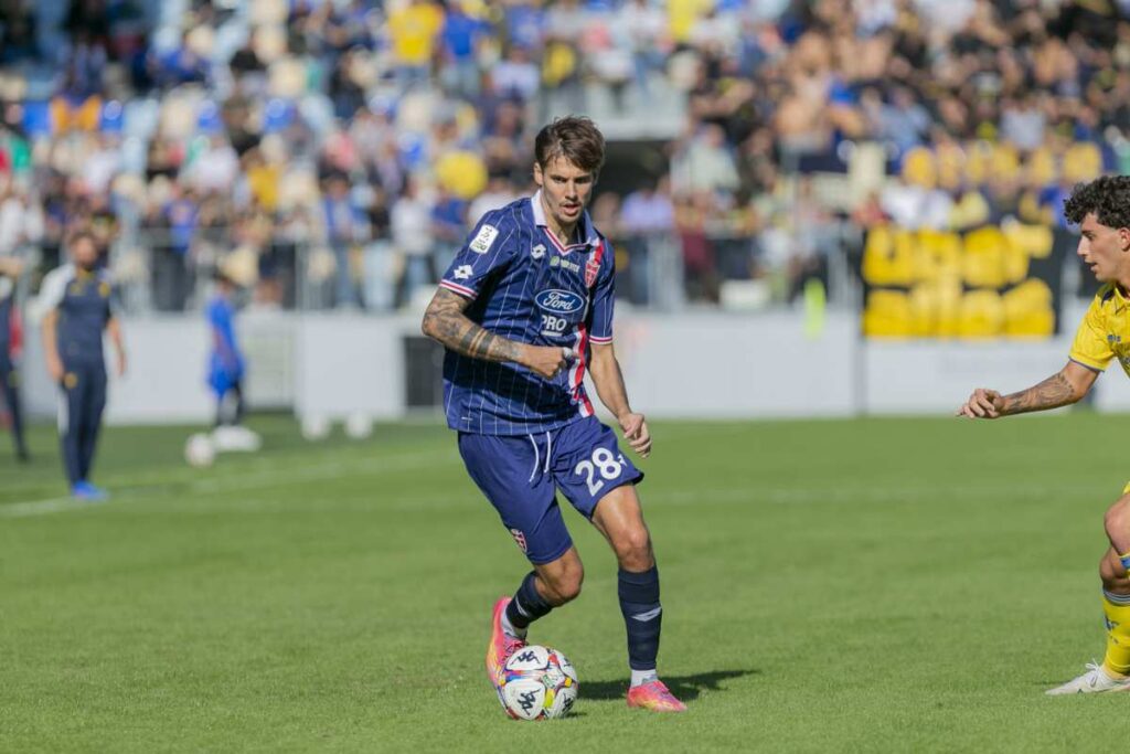 Andrea Colpani in campo con il Monza