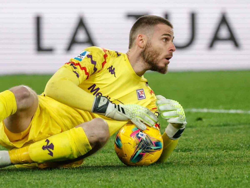 De Gea blocca il pallone a terra