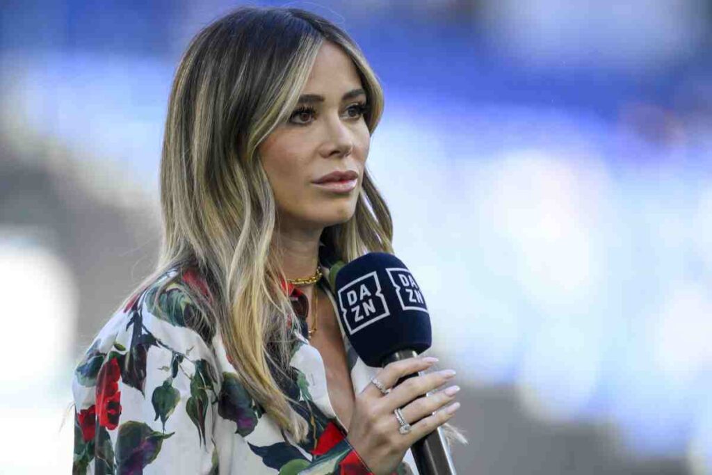 Diletta Leotta con il microfono di Dazn