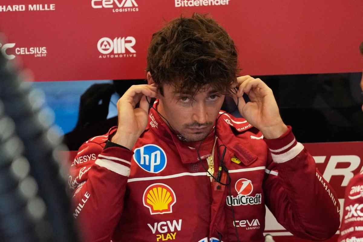 Charles Leclerc nel box Ferrari