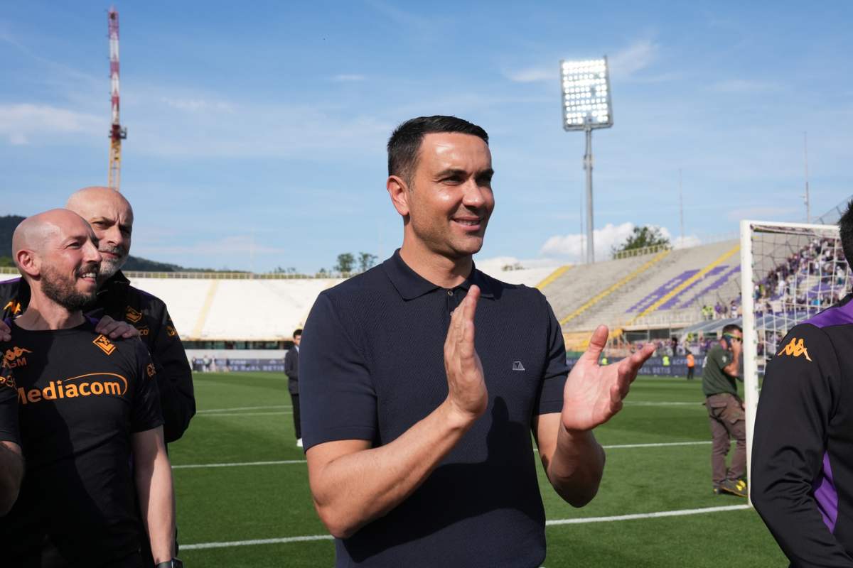 Raffaele Palladino applaude il pubblico