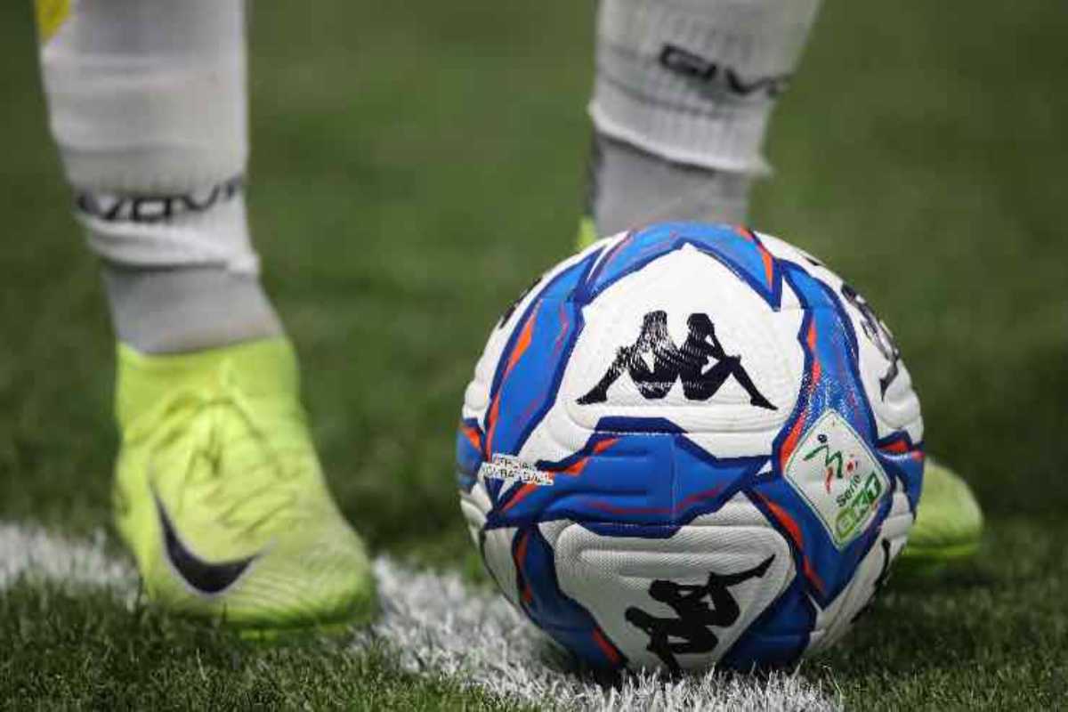 jene-stephaniuk-lkmGeyLItrw-unsplash-ls pallone da calcio