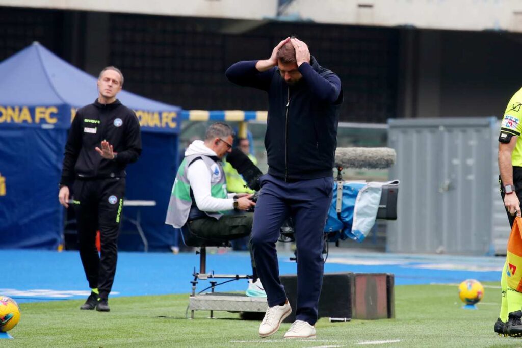 Paolo Zanetti con le mani in testa