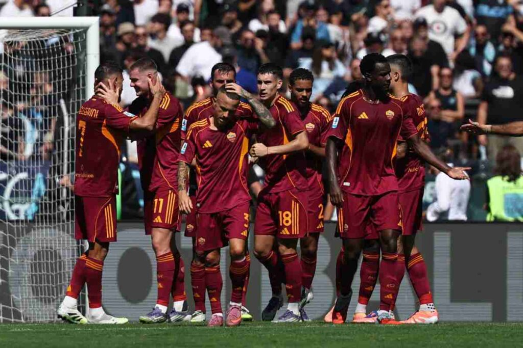 i calciatori della Roma in gruppo