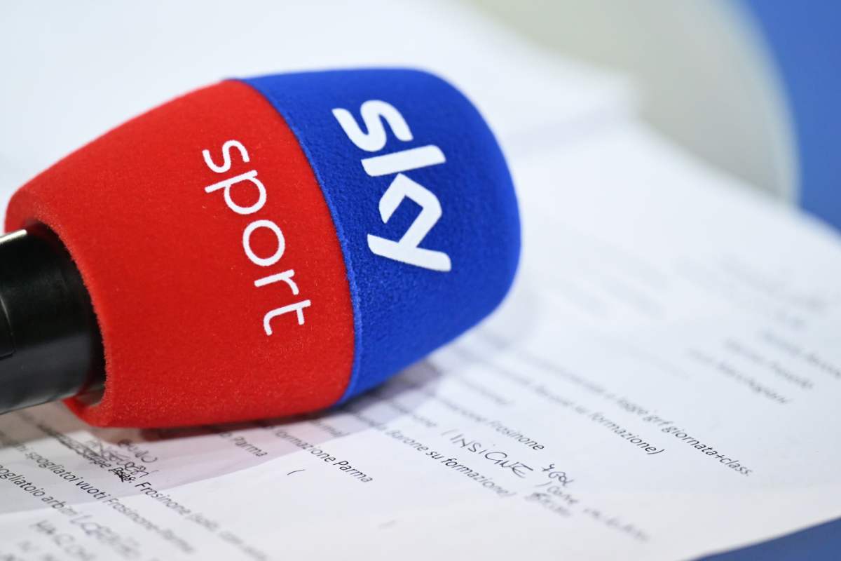 jene-stephaniuk-lkmGeyLItrw-unsplash-ls microfono di Sky Sport