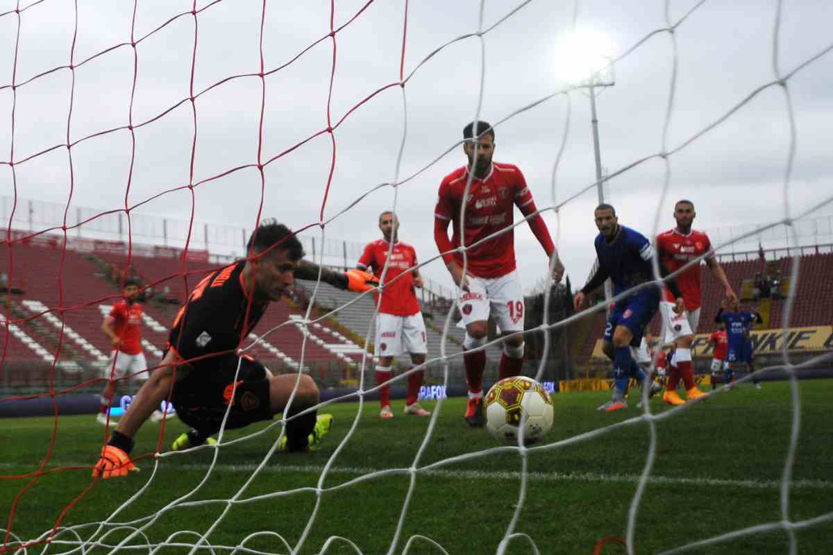 un pallone entra in porta