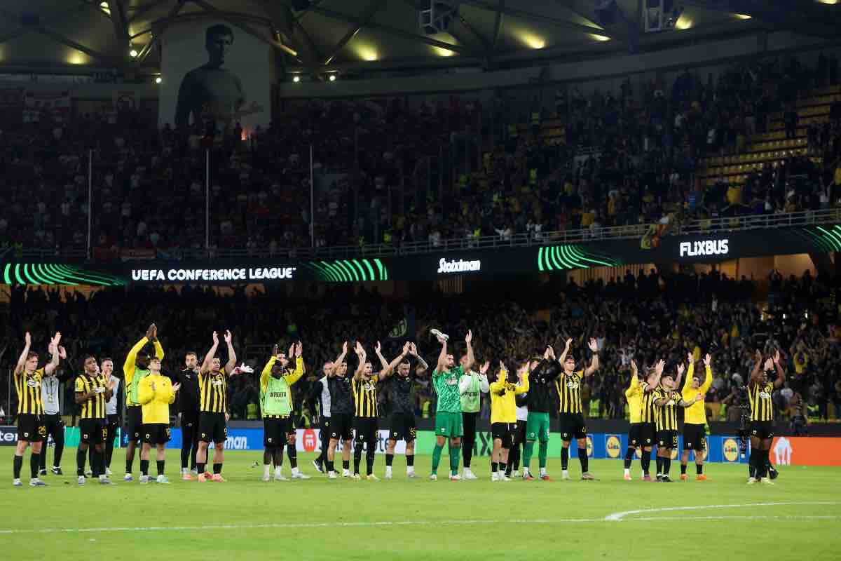 L'AEK acclamato dai propri tifosi (ANSA) - FiorentinaUno.com