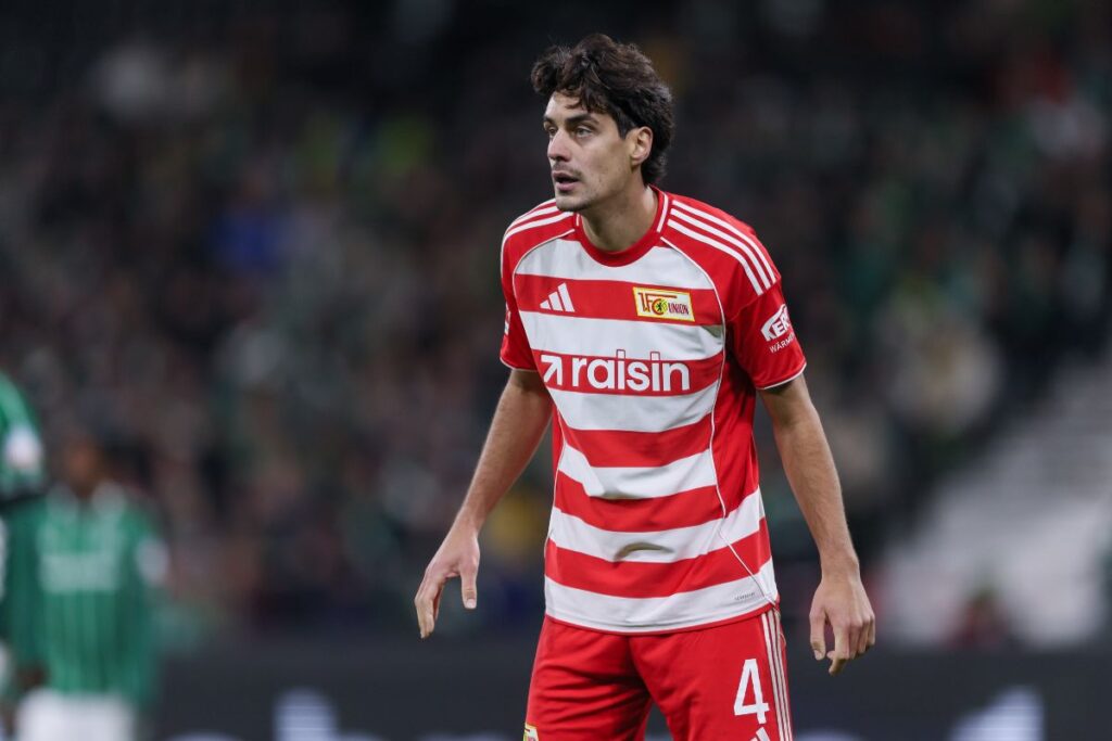 Il difensore Diogo Leite in campo durante Werder Brema-Union Berlino (OneFootball) - FiorentinaUno.com