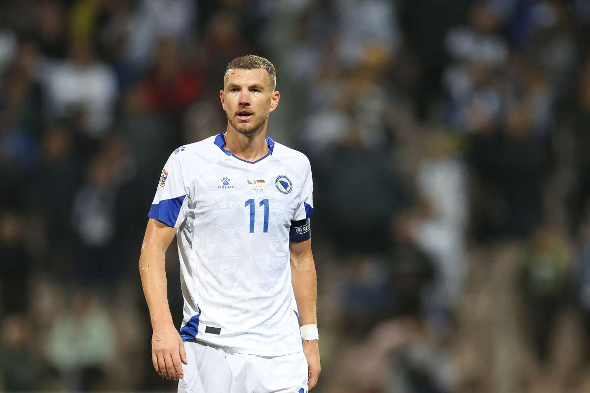 Edin Dzeko in campo con la Bosnia (OneFootball) - FiorentinaUno.com 