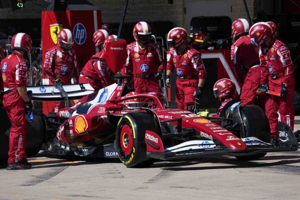 La Ferrari durante un pit stop