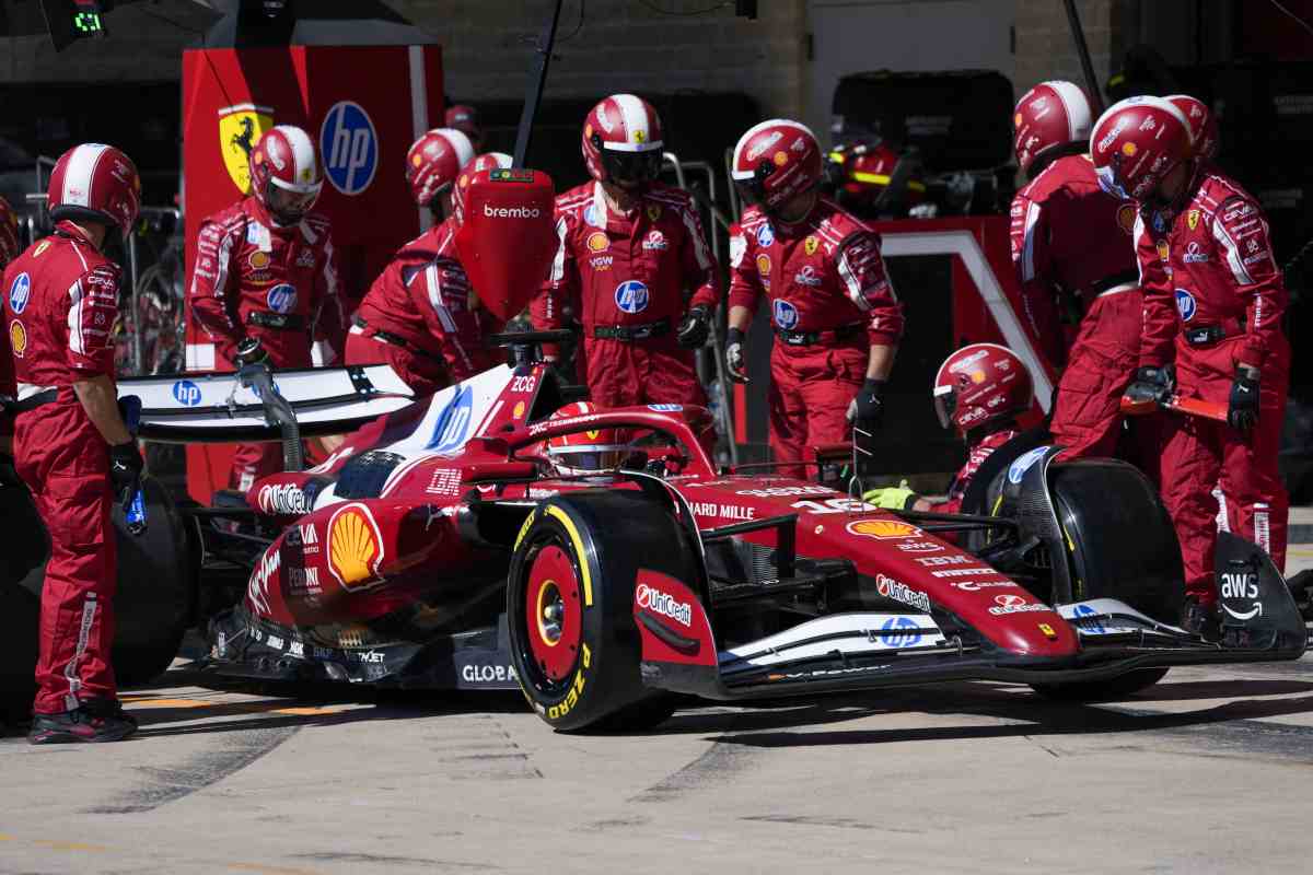 La Ferrari durante un pit stop